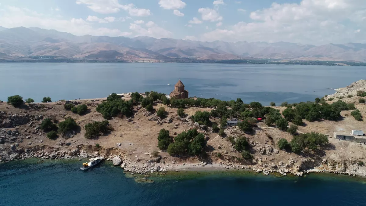 Akdamar Kilisesi’nde 12. Ayin Yapıldı