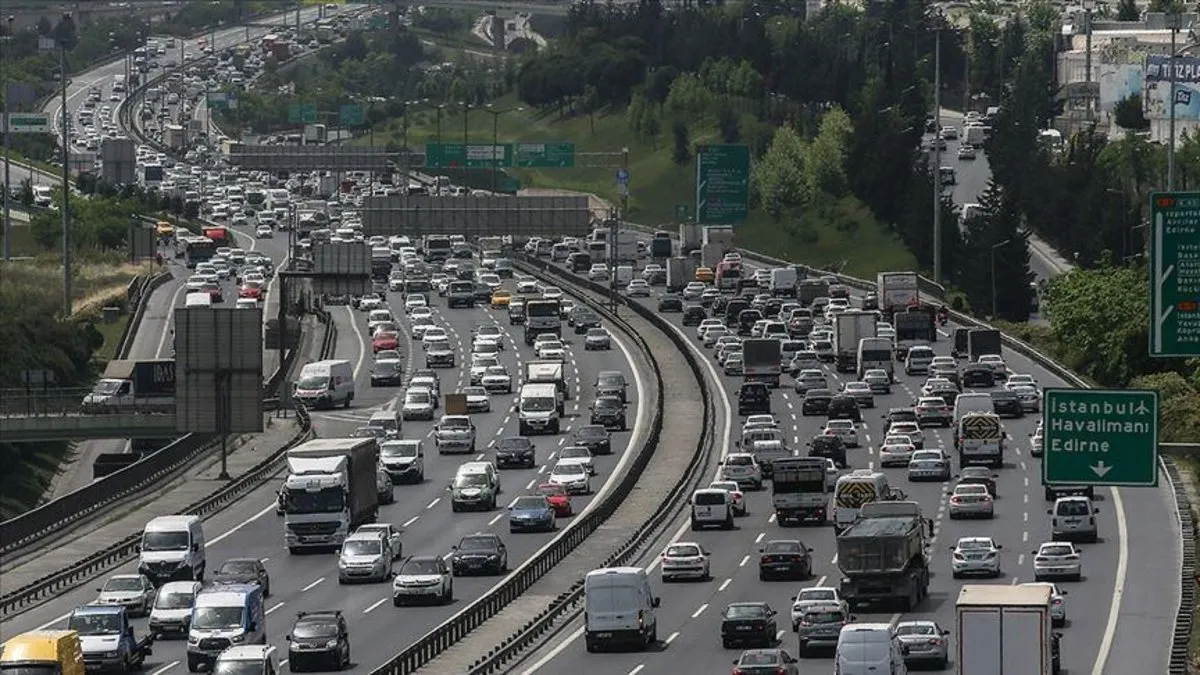 İstanbul’da sabah saatlerinde trafik yoğunluğu yaşanıyor