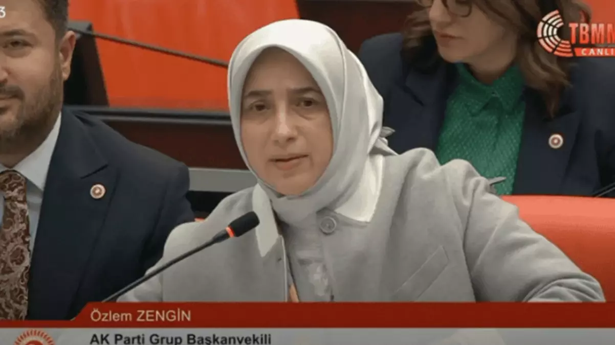 Özlem Zengin’den İzmir’deki Trajik Olaya İlişkin Açıklama: ‘Sebep Sadece Ekonomik Değil’