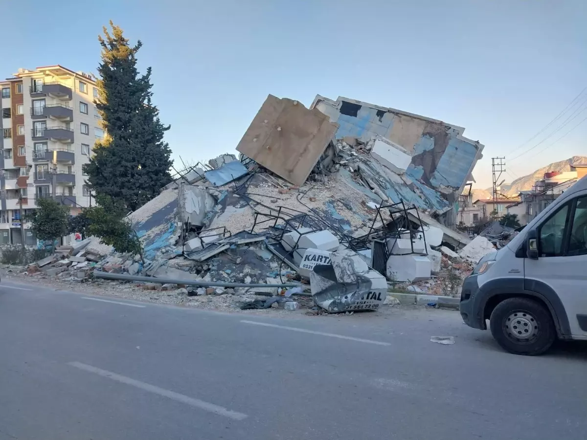 Antakya’daki Yıkılan Apartmanda Adalet Arayışı Devam Ediyor